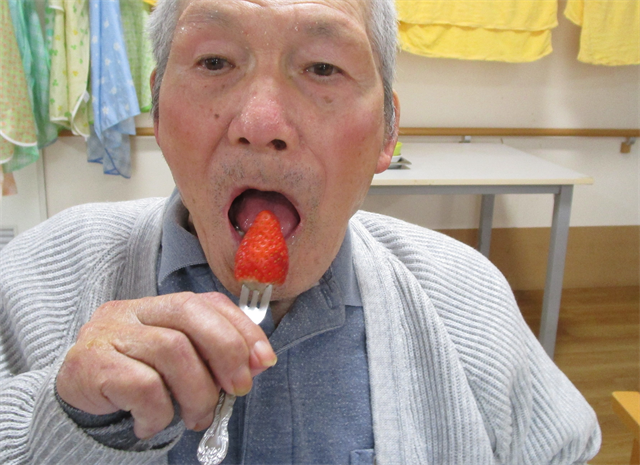 ご家族様からイチゴ頂く