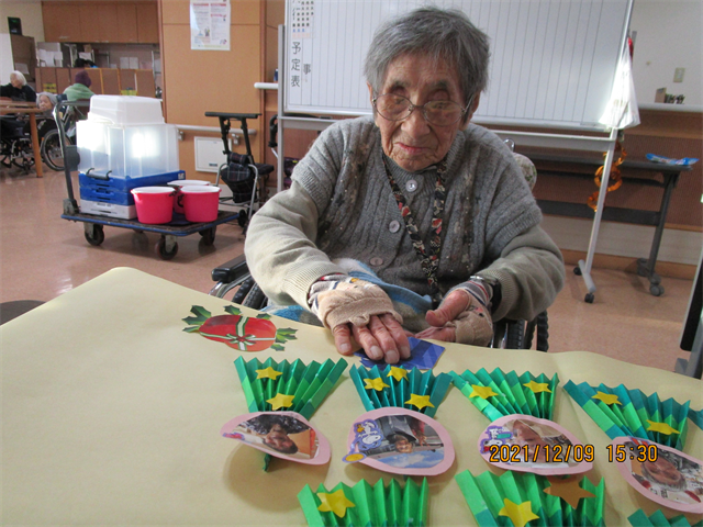 朝の体操・クリスマス飾り作り