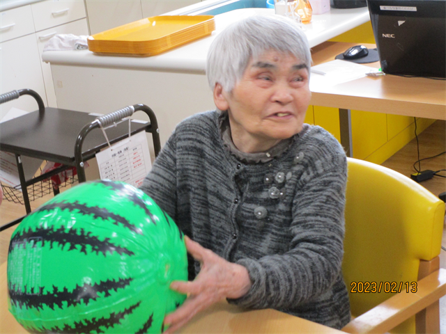 ボール遊び