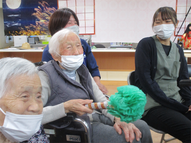 特養の歌謡ショーへ
