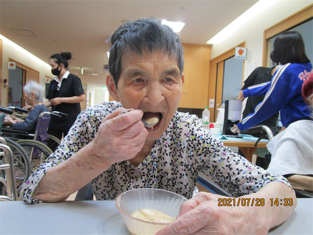 皆でそうめん食べる