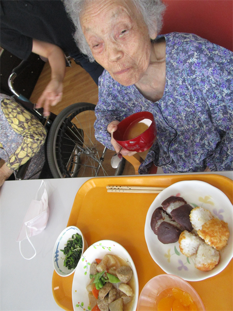 お昼におはぎが