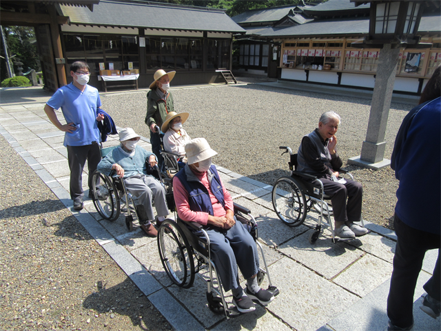 静神社参拝と公園散策