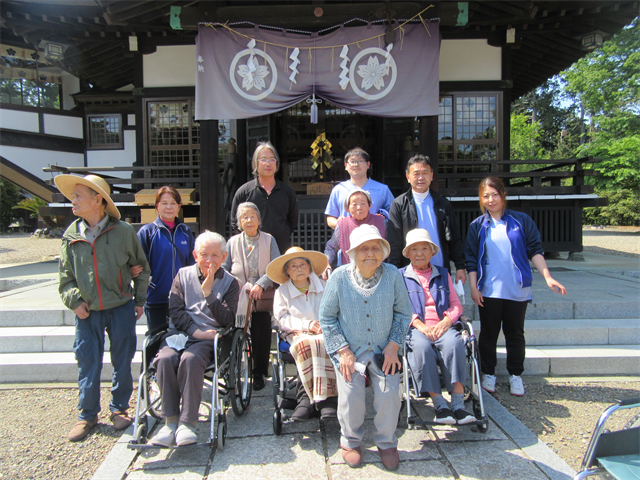 静神社参拝と公園散策