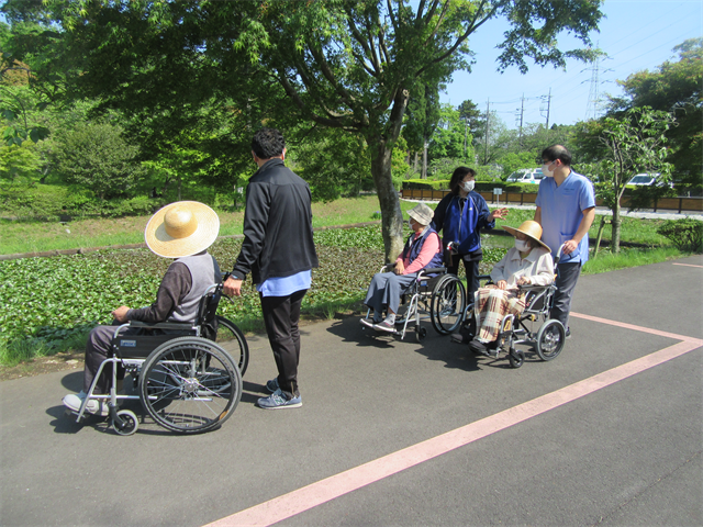 静神社参拝と公園散策