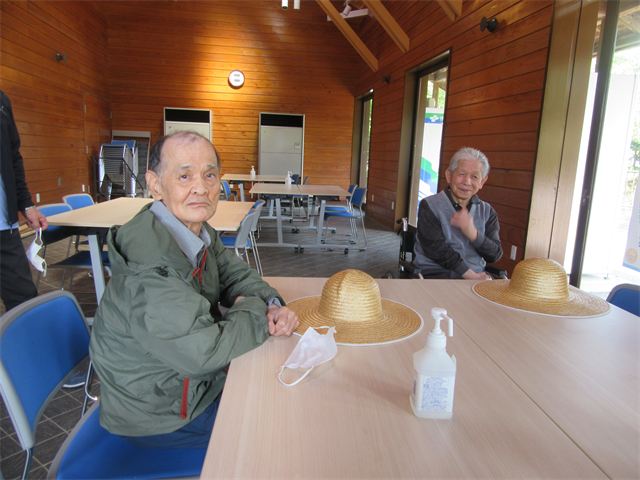 静神社参拝と公園散策