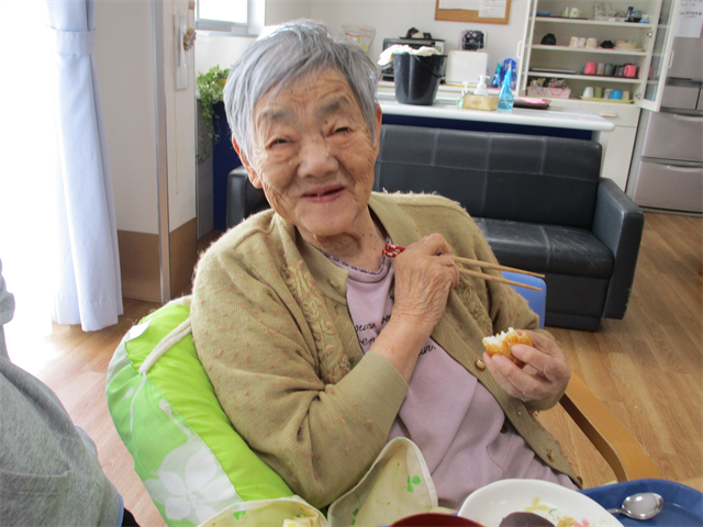 お彼岸でおはぎ食す