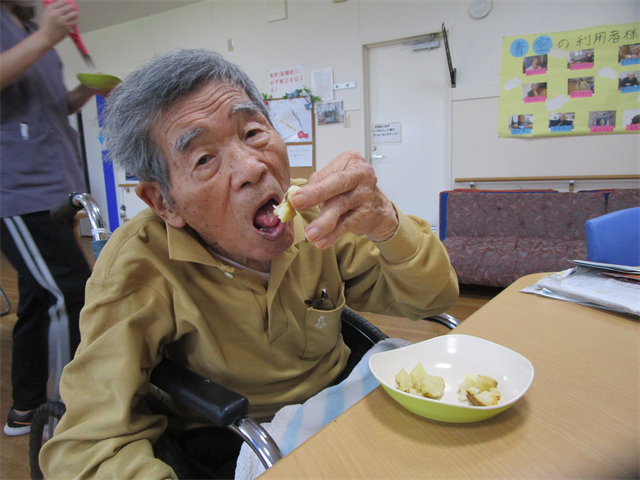 フライドポテトを食す