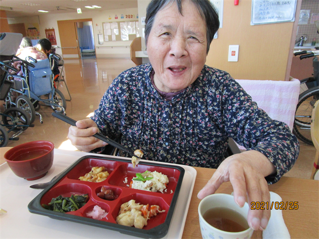 お楽しみ献立！五目御飯