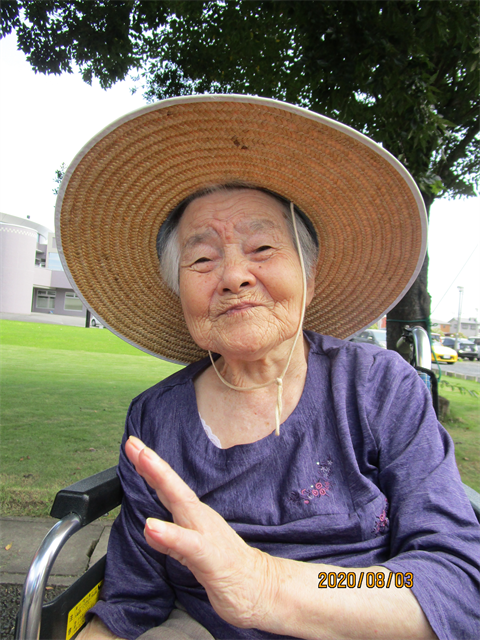 麦わら帽子で散歩