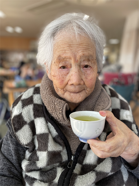 煮物とお茶を頂きました