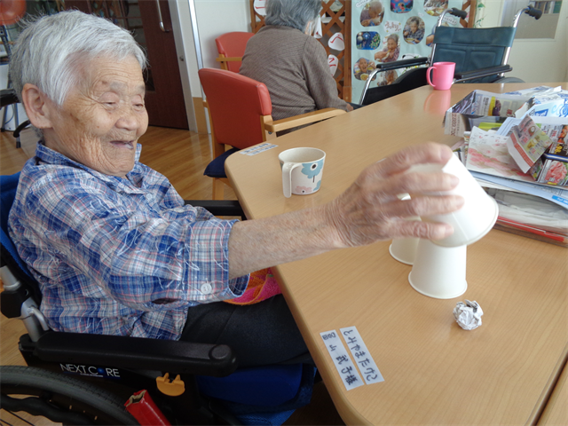 ボール隠しゲーム