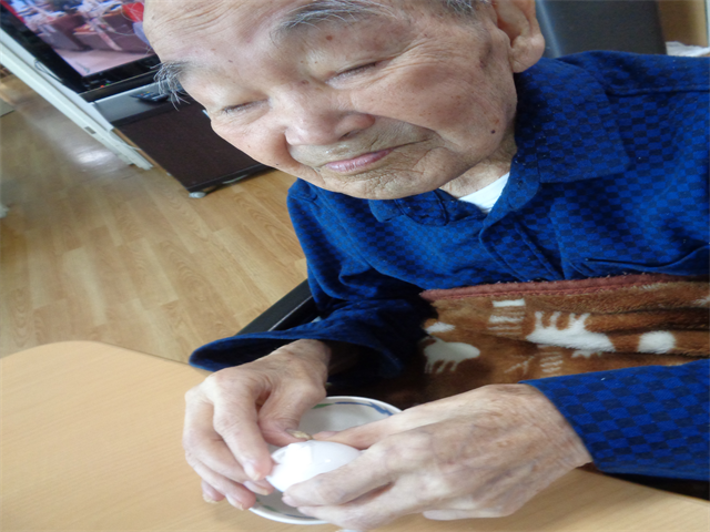 温泉卵割り